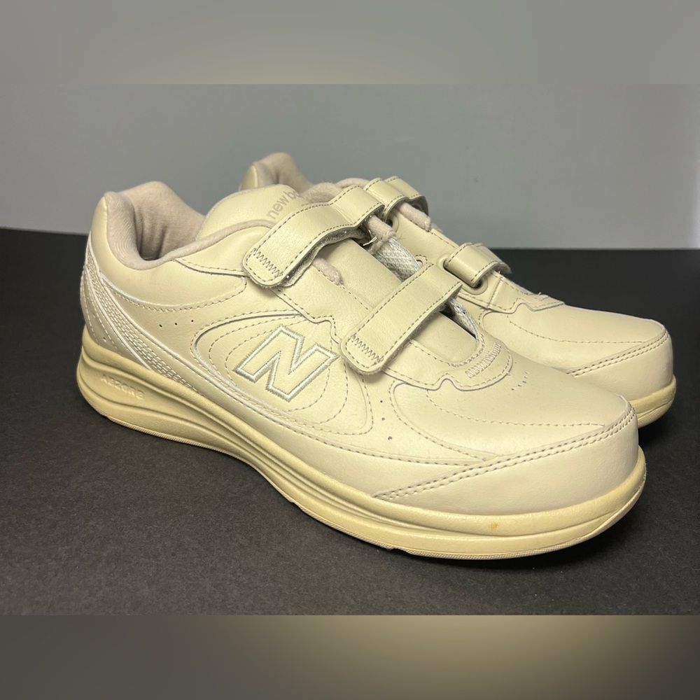 New Balance- Womens 577 Walking shoes, Off white color,‎ Size:9, Pre- Owned